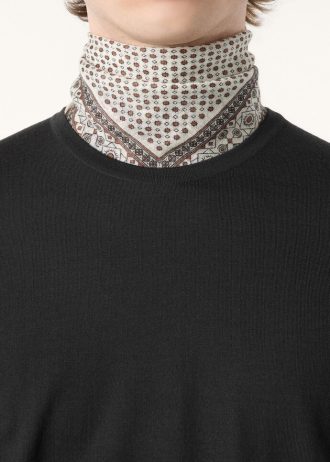 Tricou cu guler rotund