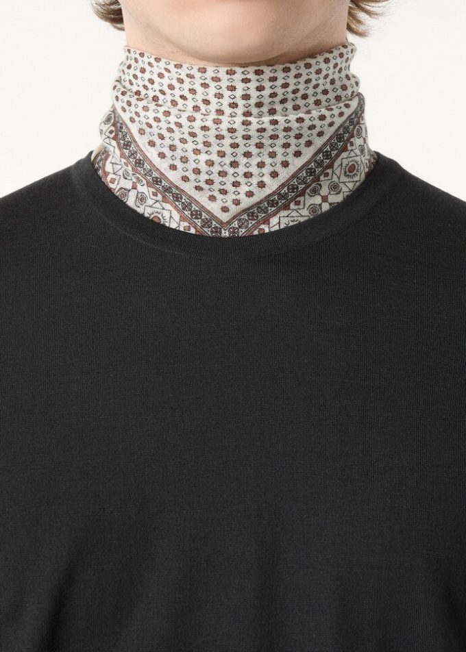 Tricou cu guler rotund Tricou cu guler rotund