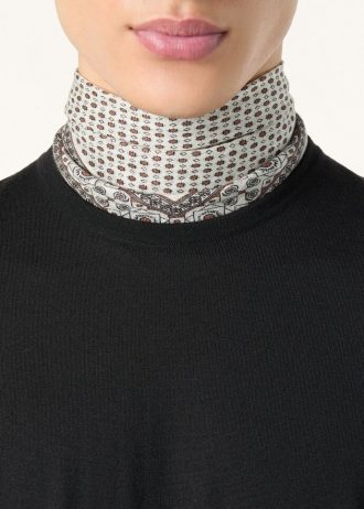 Tricou cu guler rotund