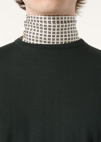 Tricou cu guler rotund